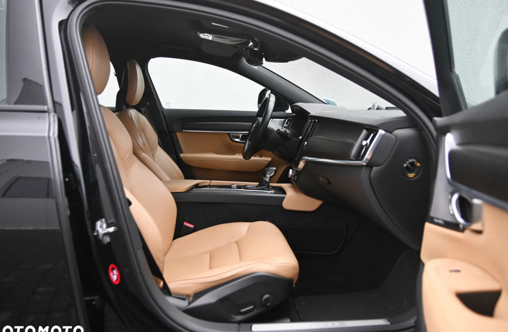 Volvo V90 Cross Country cena 103000 przebieg: 219518, rok produkcji 2017 z Lwówek małe 379